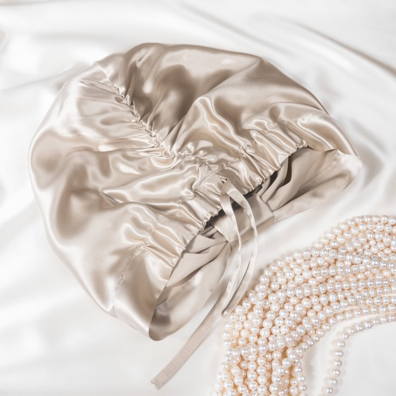 Seidenkissenbezug aus satin, inklusive schleife, elegante deko aus seide.