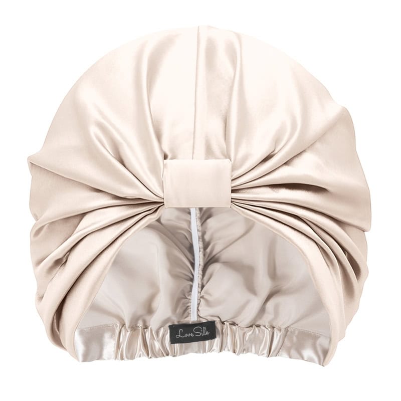 Seidenkissenbezug aus Satin mit elegantem Drapé-Design, handgefertigt.