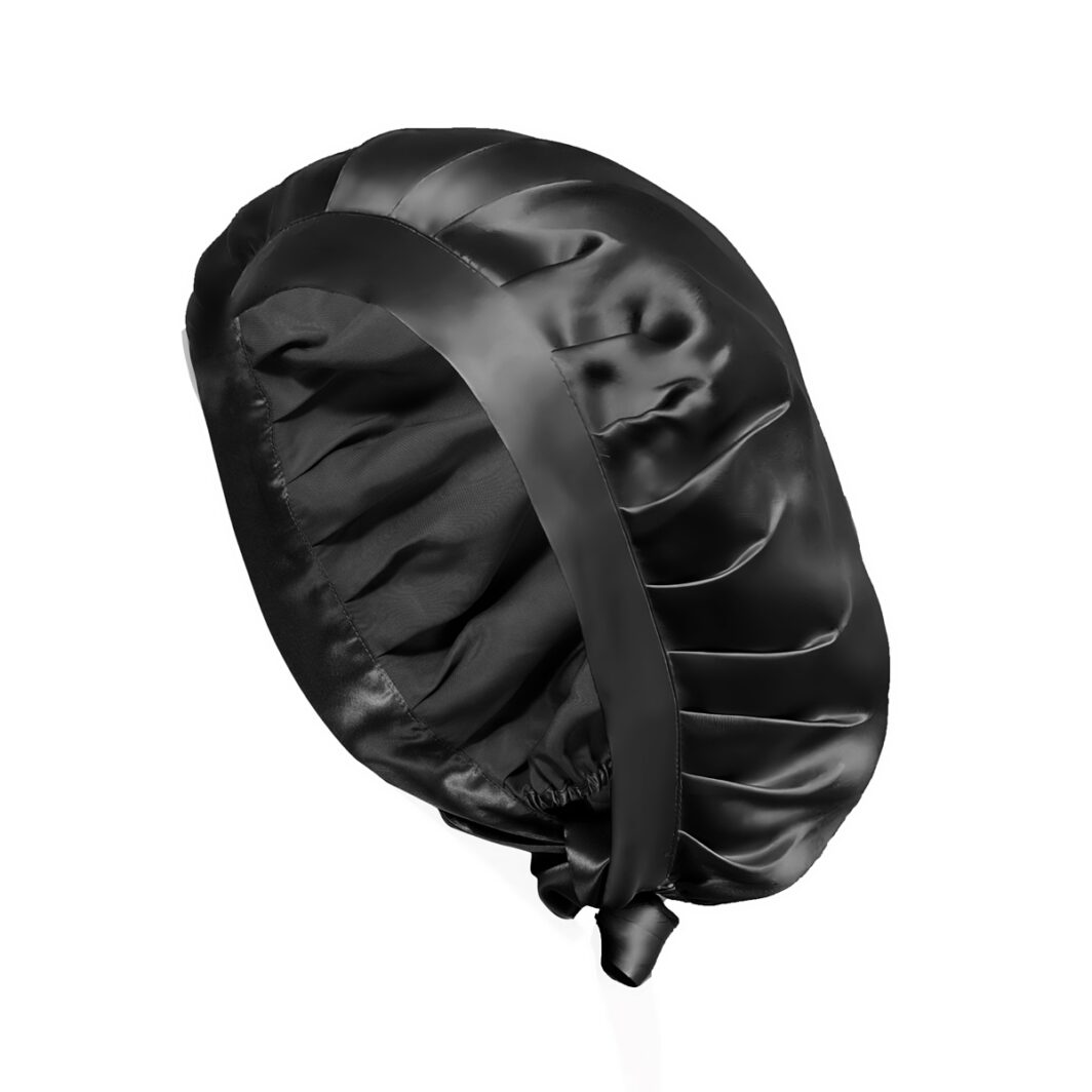 Seidenkissenbezug aus Satin mit luxuriösen, glatten Oberflächen für einen eleganten Look.