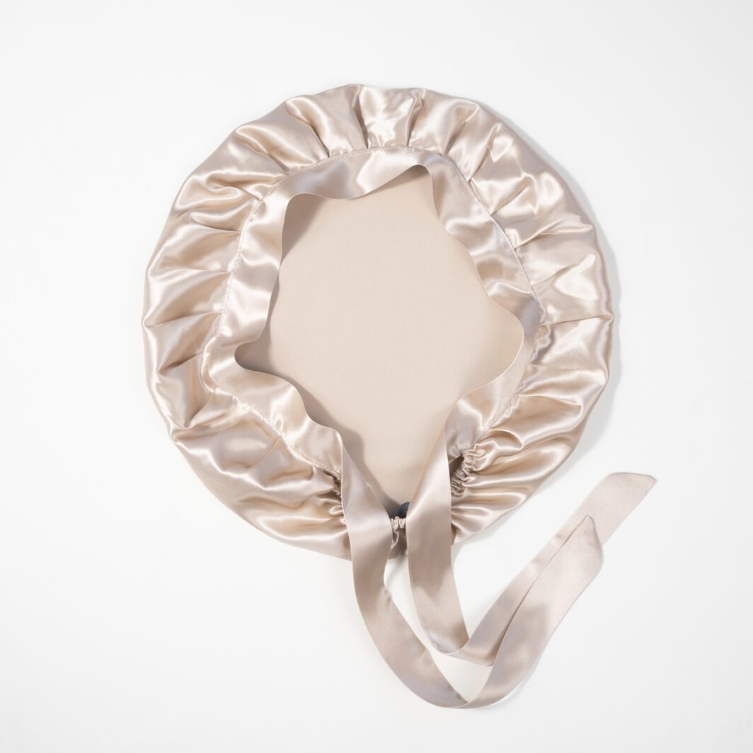 Seidenkissenbezug mit Spitzen aus Satin, für luxuriösen Schlafkomfort.