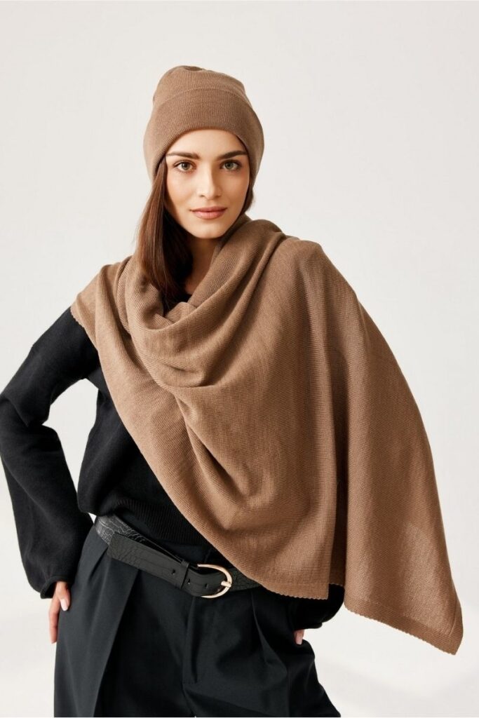 Weiches Seide Accessoire Set für luxuriösen Komfort und stilvollen Look.