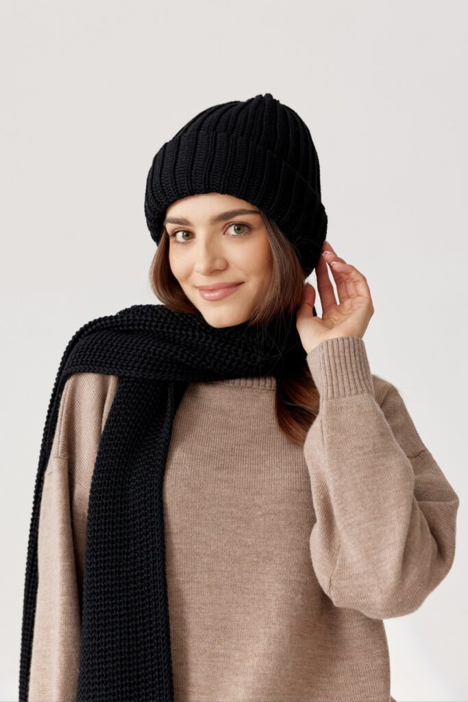 Weiches Seidenkissenbezug und Accessoires aus Seide für luxuriösen Komfort.