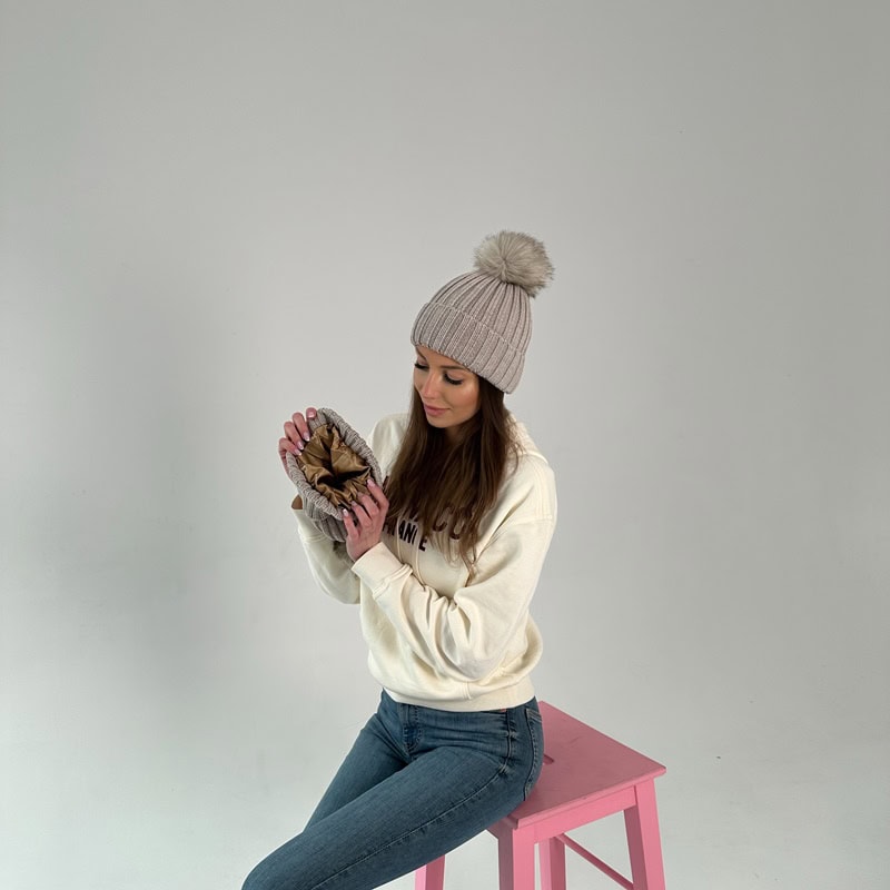 Bequemer Wickel-Schlafsack in edlem Seidenlook, ideal für erholsamen Schlaf.