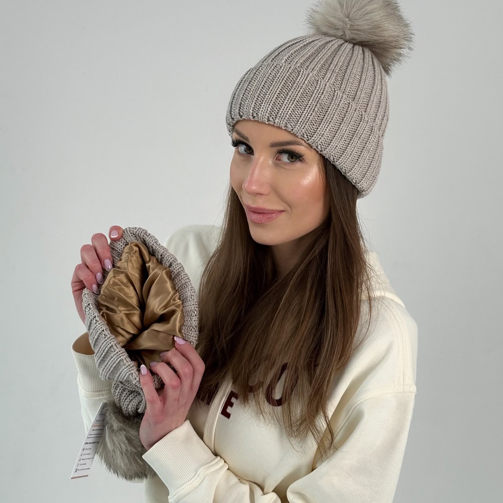 Feiner Seidenkissenbezug aus Seide, luxuriös und weich, ideell für einen erholsamen Schlaf.