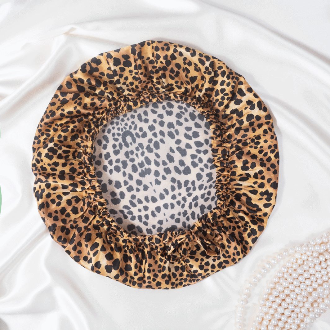 Leopard Print Seidenkissenbezug aus hochwertiger Seide für luxuriösen Schlaf.