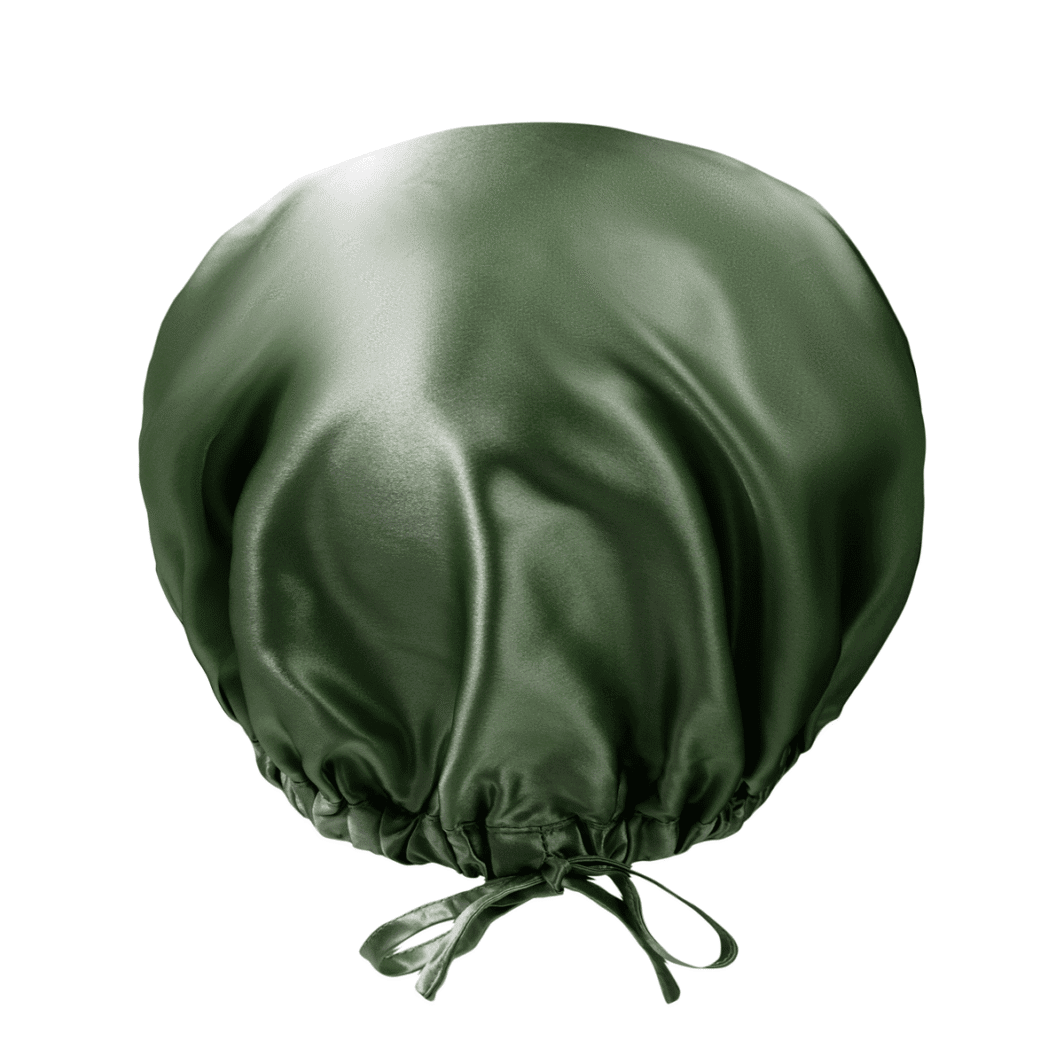 Seidenkissenbezug aus grünem Seidenstoff mit Satin-Optik und Kordelzugverschluss.