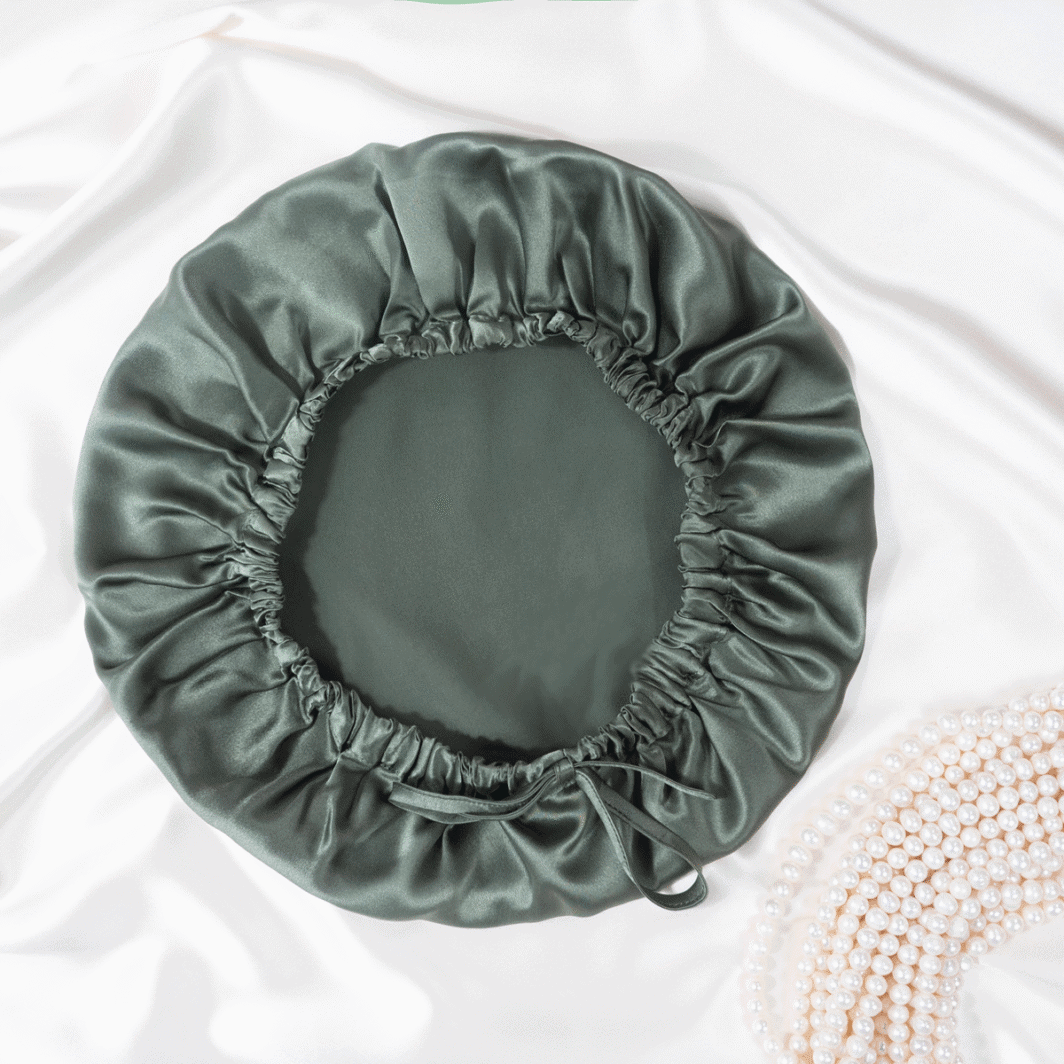 Luxus Seidenkissenbezug aus Satin, dunkelgrün, mit elastischem Rand.