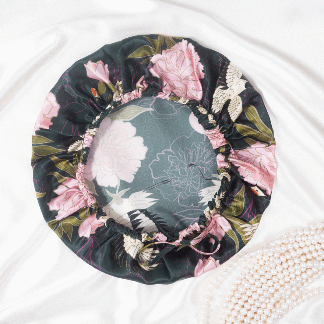 Luxus Seidenkissenbezug mit floralem Design und Eluise aus Seide von Lovesilk.