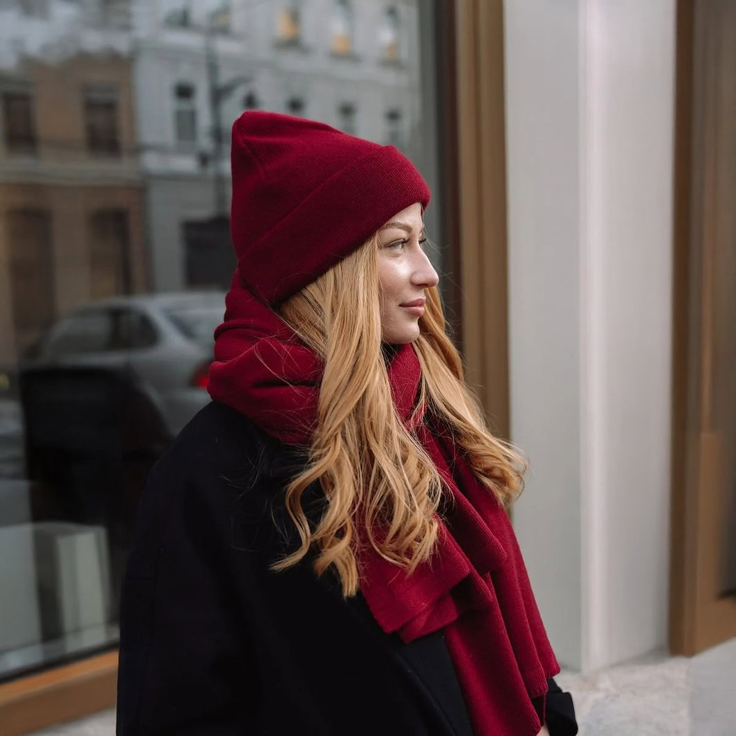 Stulder Seidenkissenbezug und Accessoires aus Seide in Rot, luxuriöse Stoffqualität.