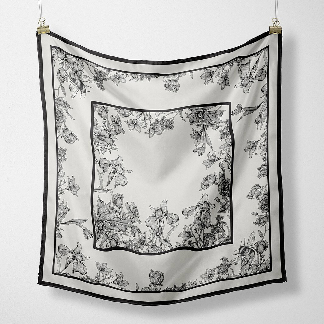 Doppelseitiges Seidentuch aus Maulbeerseide in Schwarz und Weiß, mit Blumenmuster, LoveSilk.