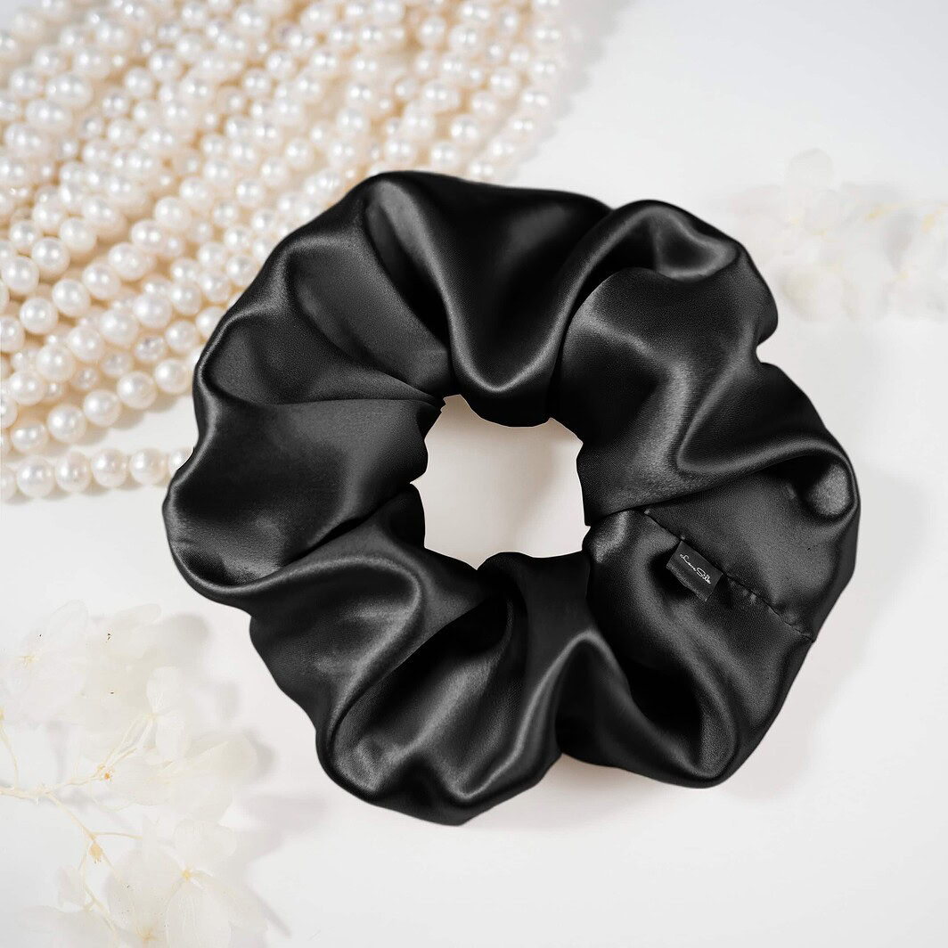 Schwarzer Seiden-Haargummi von LoveSilk.