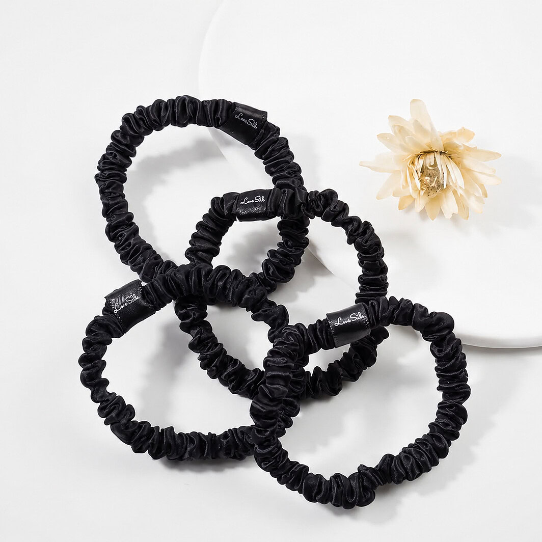 Schwarze Seiden-Haargummis von LoveSilk.