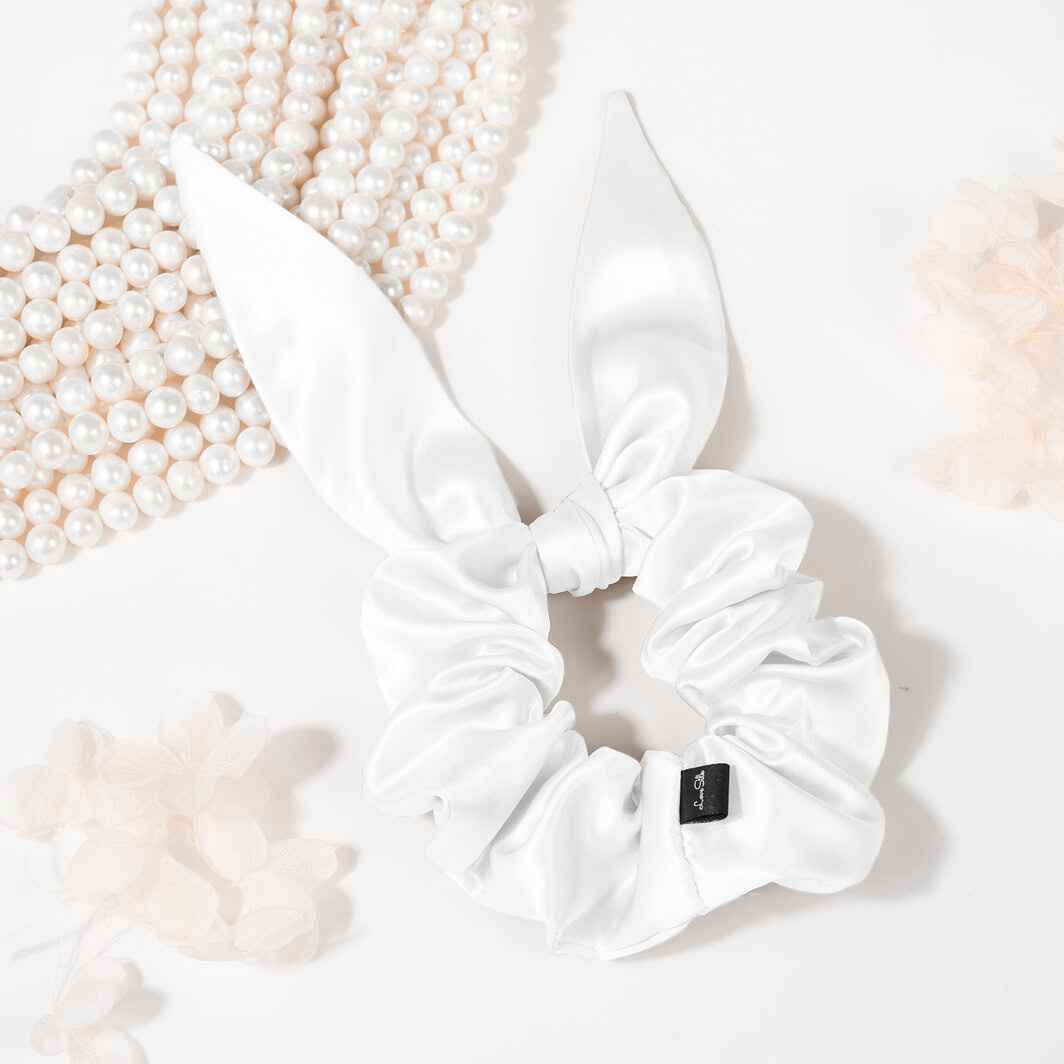 Seiden-Haargummi mit Ohren in Ecru, LoveSilk.